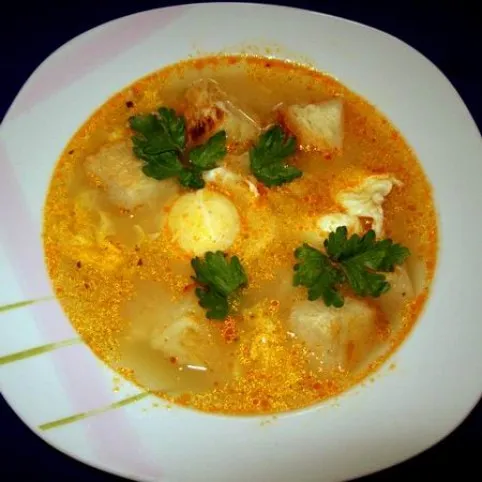 Savanyú tojásleves pirított kenyérkockákkal recept