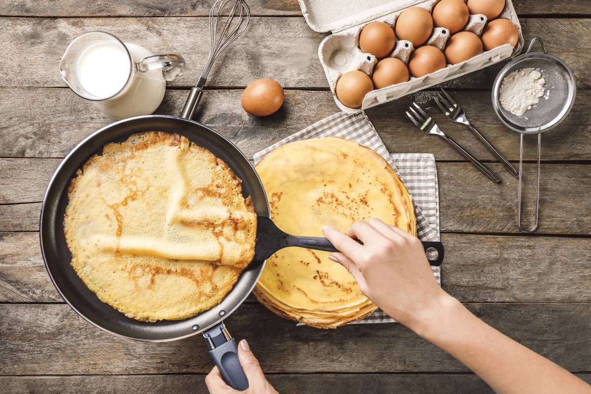 A palacsinatsütés nagy munka, ne hagyd kiszáradni a kész finomságokat! / Fotó: Shutterstock