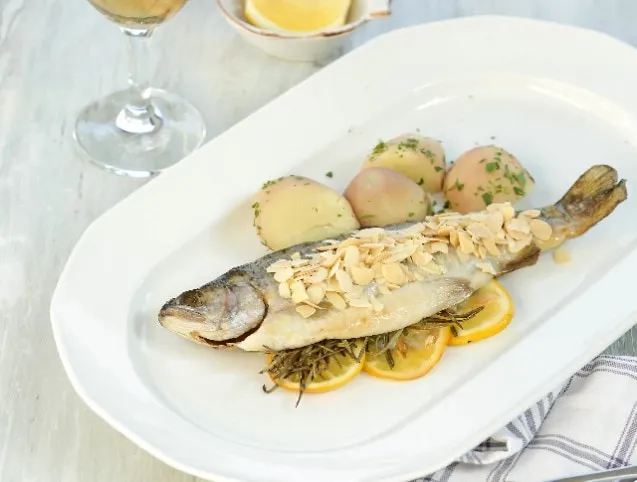 Pisztráng egészben sütve recept