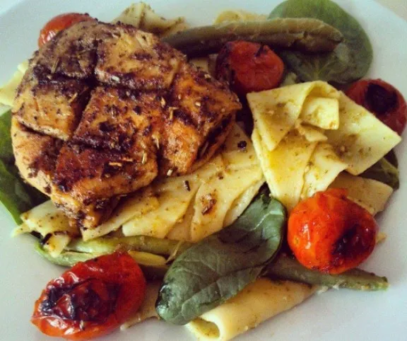 Grillezett csirkemell pestós tésztával recept