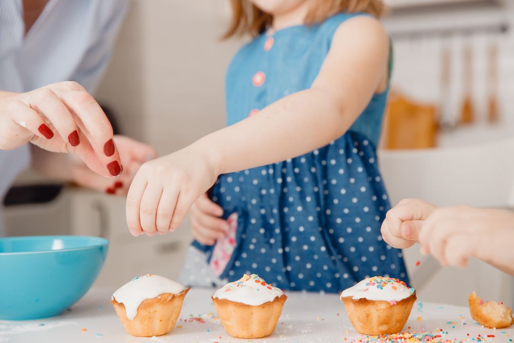 Nincs jobb a  házi süteménynél, de egy iskolai vagy óvodai rendezvényen komoly kockázati tényező lehet (Fotó: Shutterstock)