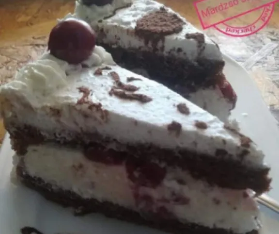 Meggyes túrótorta kakaós piskótából recept