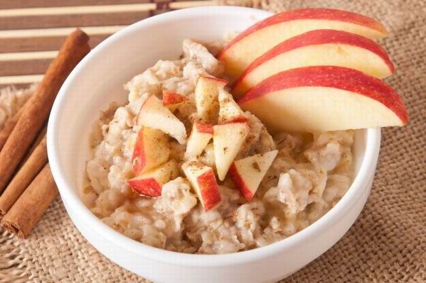 Az almadiéta részét képező, eredeti Bircher-müzlit eleinte vacsorára fogyasztották