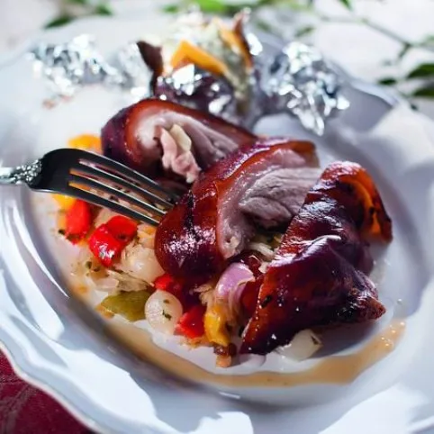 Sörös sült csülök káposztával és juhtúrós burgonyával recept
