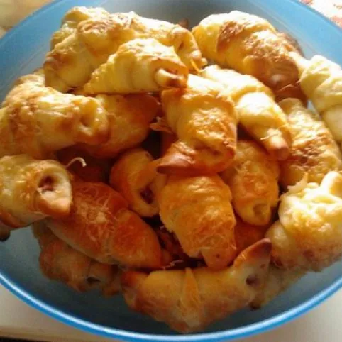 Sajtos kifli tarjával töltve recept