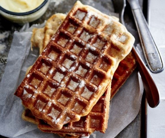 Mogyorós gofri vaníliasodóval és fűszercukorral recept