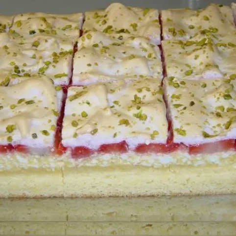 Epres-túrós süti epres habsapkával recept