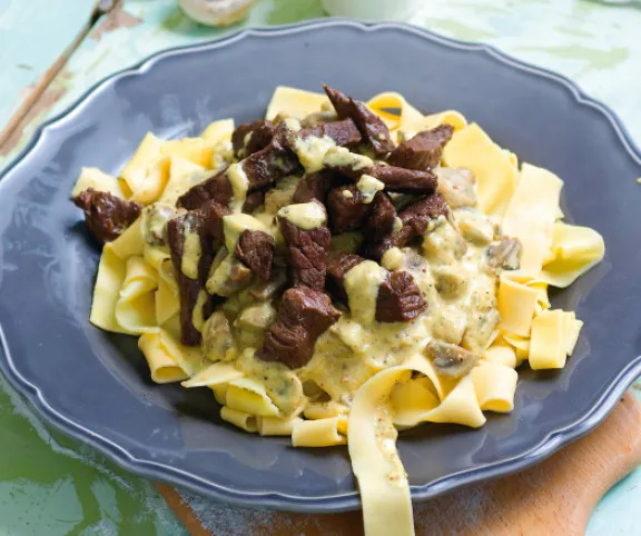 Szélesmetélt mustáros marhahússal recept