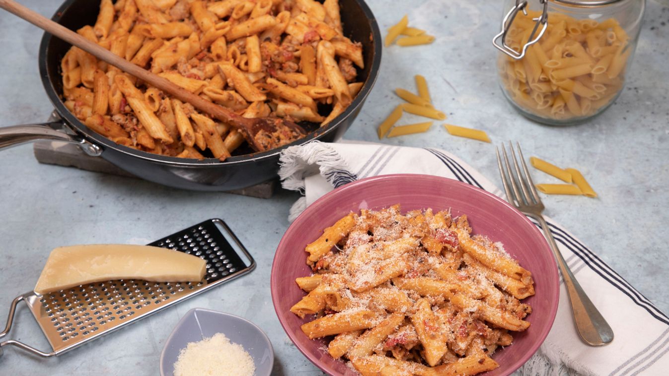 Egyedényes darált húsos penne recept