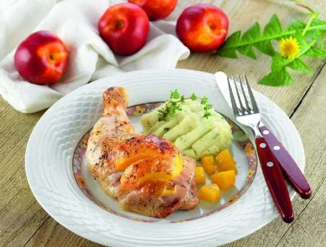 Barackkal töltött csirkecomb zöld fűszeres burgonyapürével recept