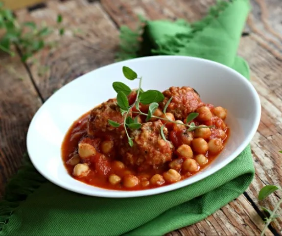 Csicseriborsós egytál húsgombóccal recept