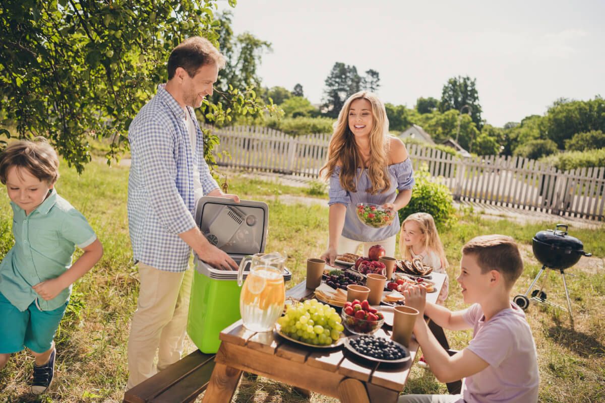 A hűtőtáskában nagy melegben is friss marad az étel / Fotó: Shutterstock