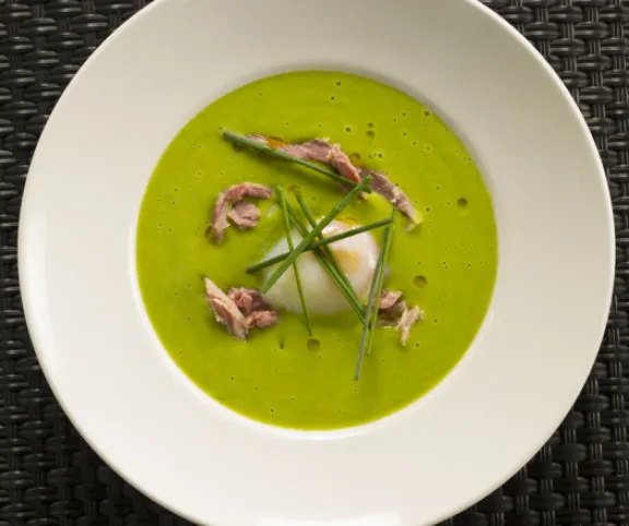 Borsókrémleves sonkával és buggyantott tojással  recept