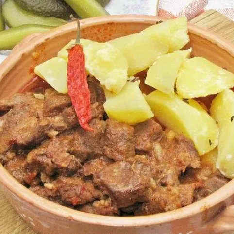 Marhapörkölt bográcsban recept