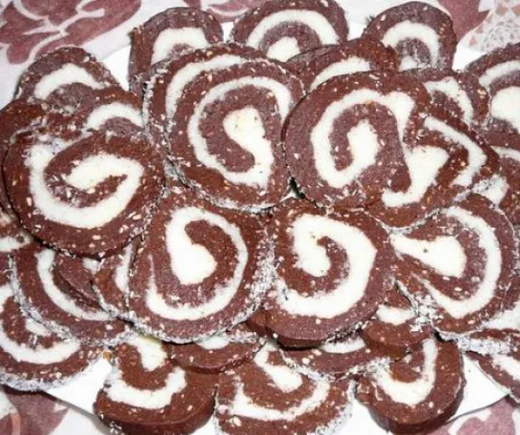 Kókuszkrémes keksztekercs recept