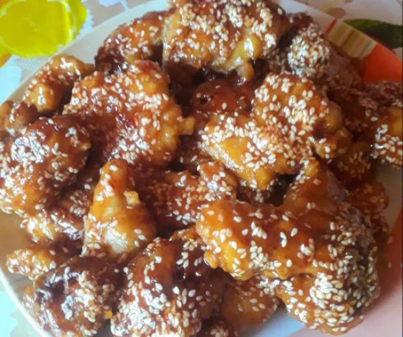 Csirkefalatok szezámmagos bundában recept