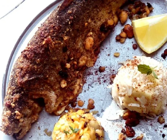 Almás vöröslencsével töltött pestós pisztráng recept