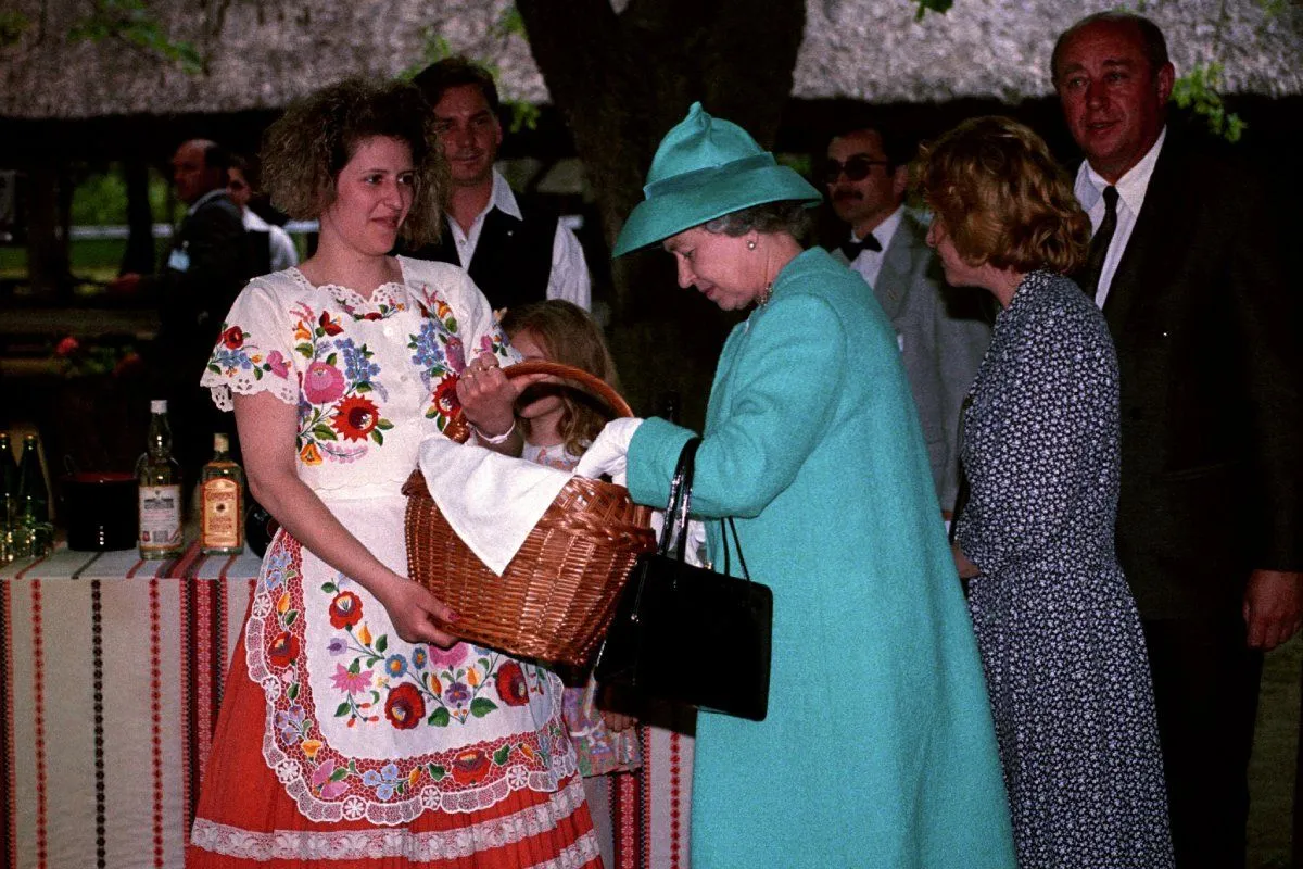 A királynő 1993-ban nemcsak Budapestre, hanem Kecskemétre is ellátogatott. / Fotó: NorthFoto