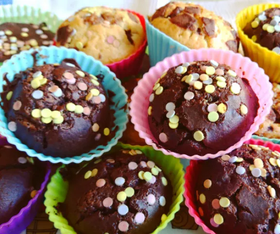 Csokis muffin színes cukorkákkal recept