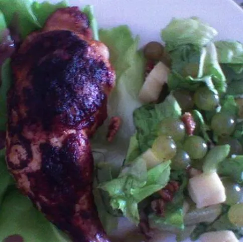 Sajttal töltött csirkecomb őszi mustáros salátával recept