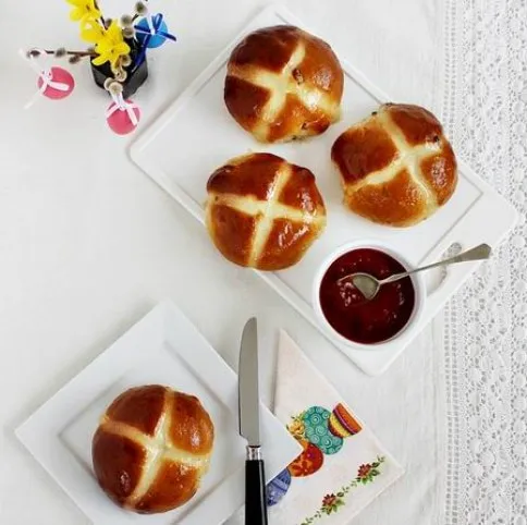 Hot cross buns (angol húsvéti zsemle) recept