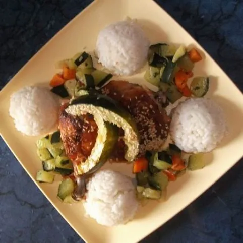 Szezámmagos csirkecomb cukkinivel recept