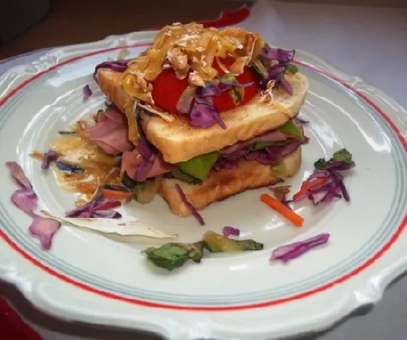 Emeletes füstölt sajtos szendvics recept