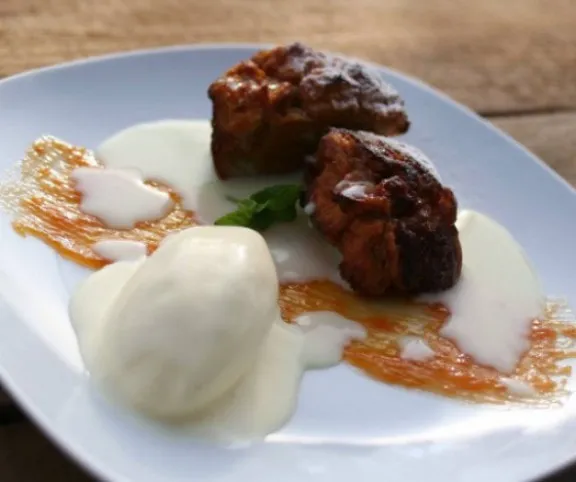 Karamellás kenyérpuding fehércsokoládé-öntettel recept