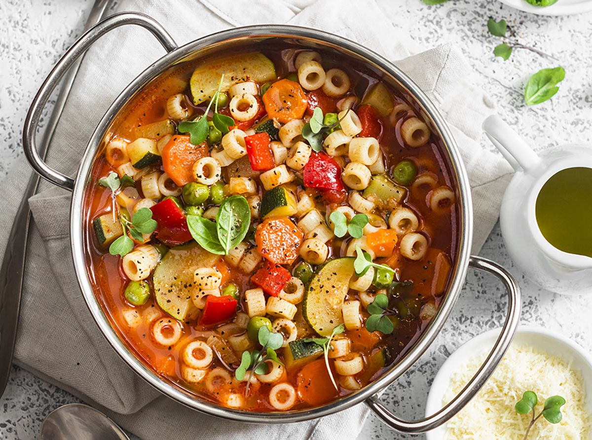 Gyors tavaszi minestrone leves