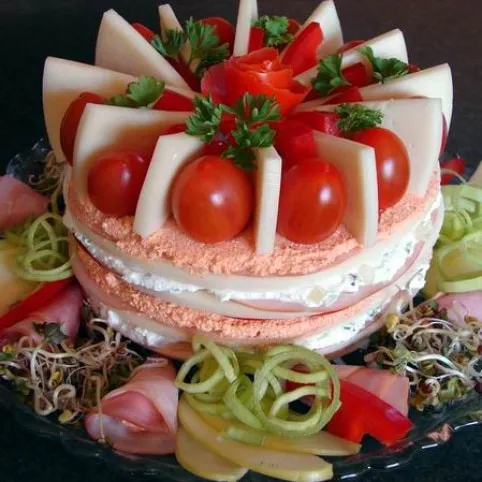 Sajttorta sonkával és túrókrémmel recept