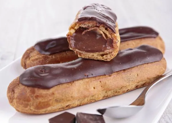 Kívül csokis, belül csokis éclair fánk
