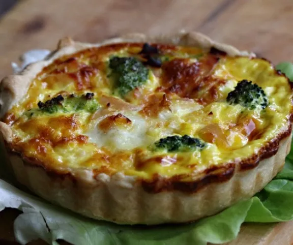 Villámgyors sonkás-brokkolis quiche recept