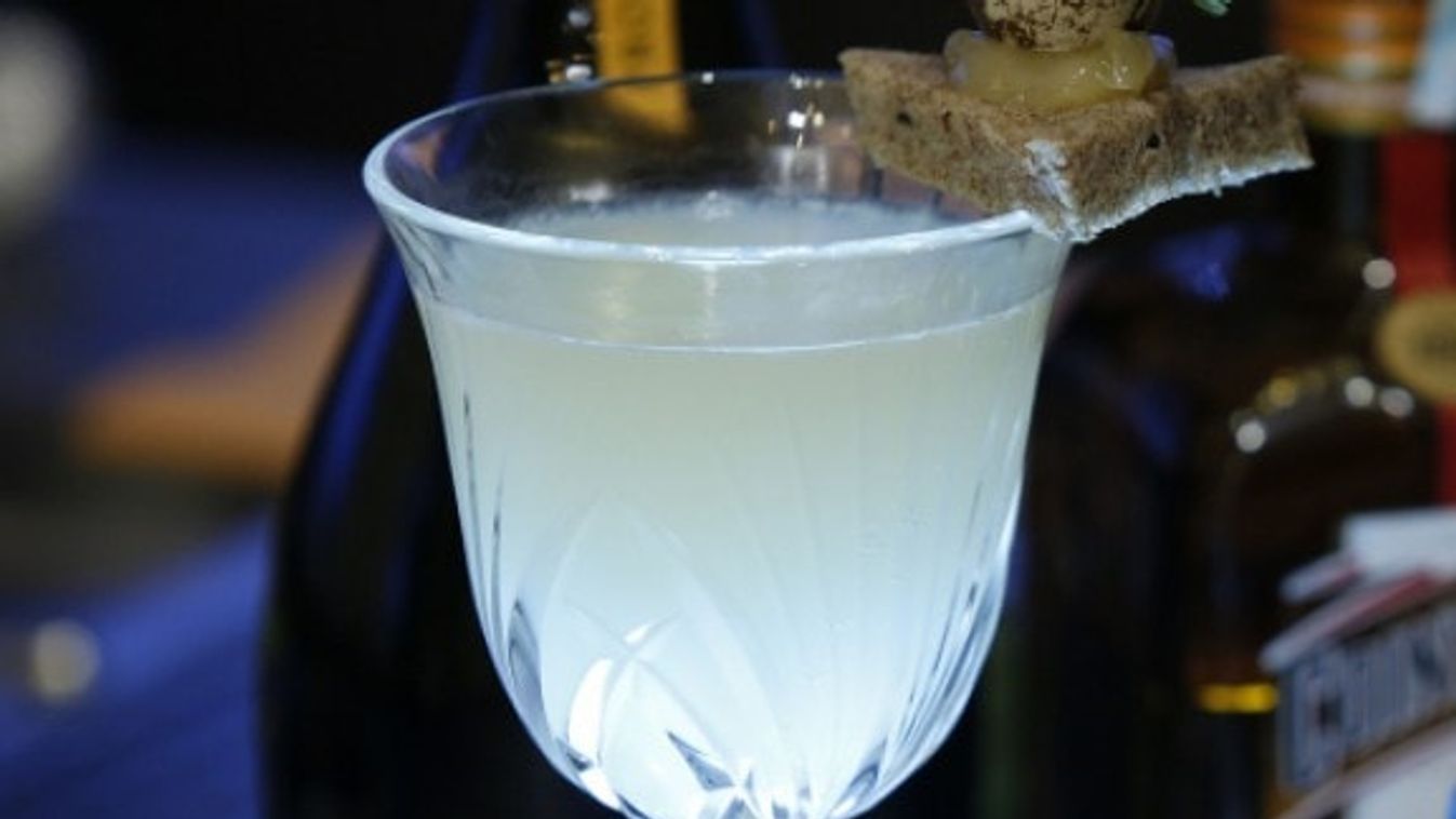 Cointreau Fizz