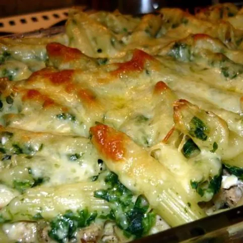 Csőben sült csirkemell spenótos pennével recept
