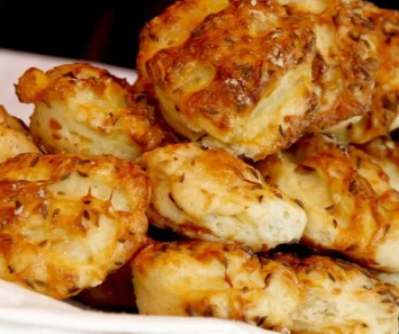Hajtogatott túrós pogácsa recept