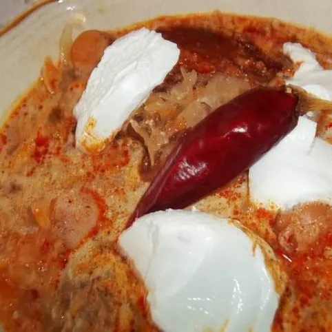 Fehérboros korhelyleves csülökkel és virslivel recept