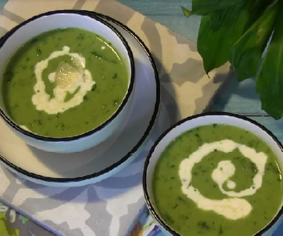 Zöldborsóleves medvehagymával recept