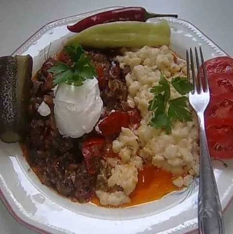 Vörösboros-cukkinis gombapaprikás recept