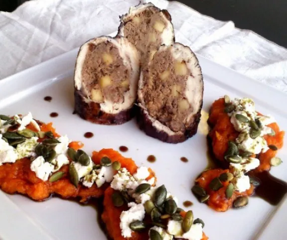 Mázas töltött csirke fetás sütőtökpürével recept