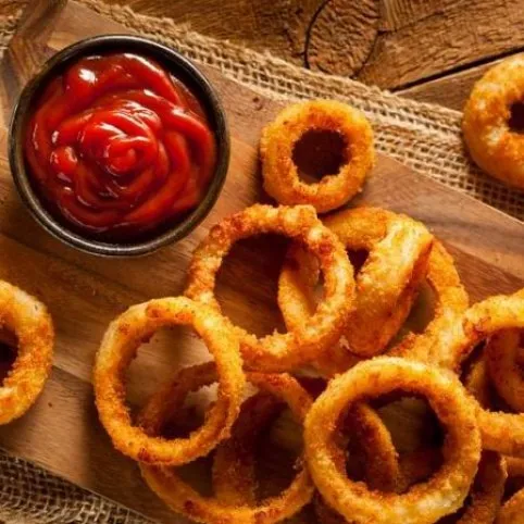 Rántott hagymakarikák recept