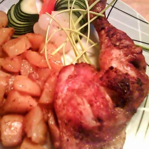 Fűszeres csirkecomb hagymás burgonyával recept