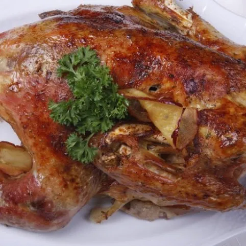 Tűzdelt pulyka almával recept