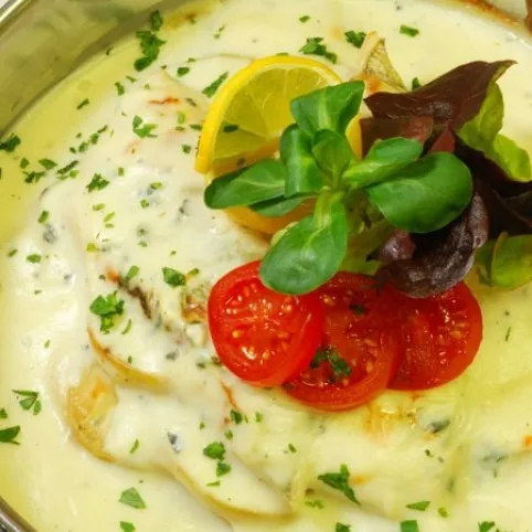 Tepsis süllő burgonyával és márványsajttal recept