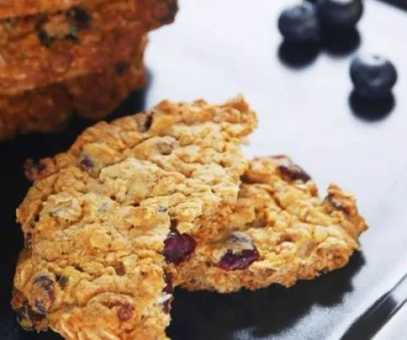 Zabpelyhes-áfonyás keksz recept