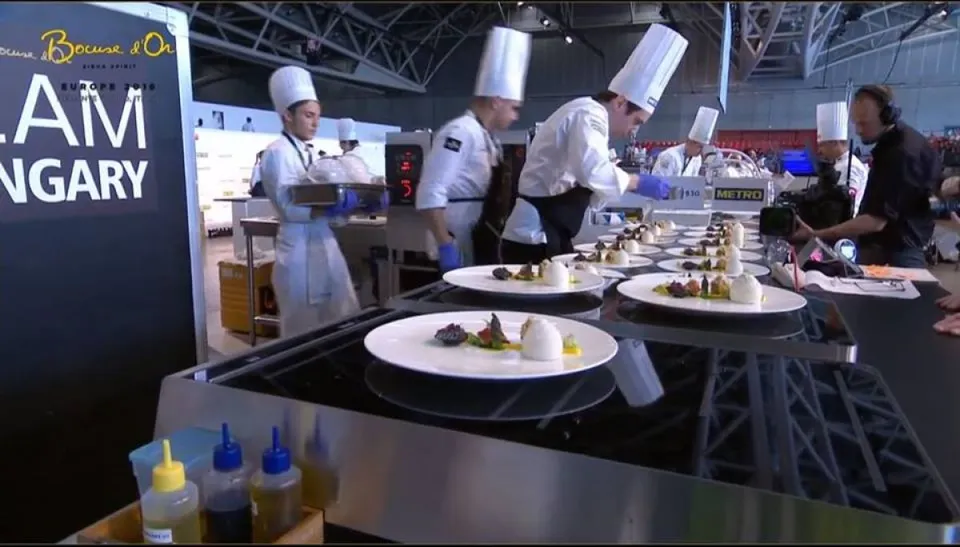 Pohner Ádám és csapata a Bocuse D'Or európai döntőjén, Torinóban (fotó: Magyar Bocuse d'Or Akadémia Facebook oldala)