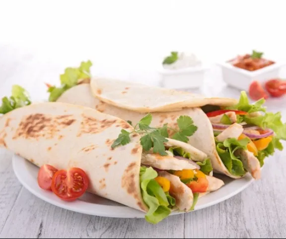 Csirkehúsos tortillatekercs recept