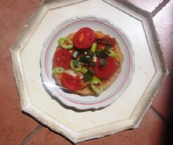 Lángos paradicsomszószos szardíniával recept