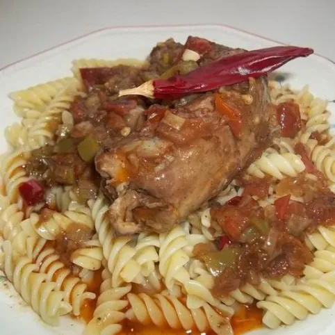 Vörösboros pulykanyak-pörkölt fusillival recept