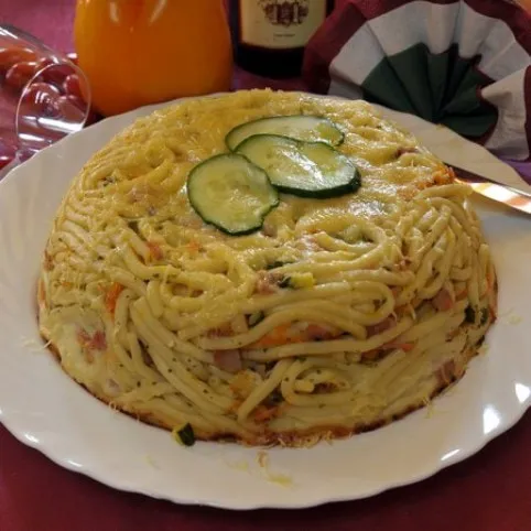 Sonkás-zöldséges tészta csőben sütve recept