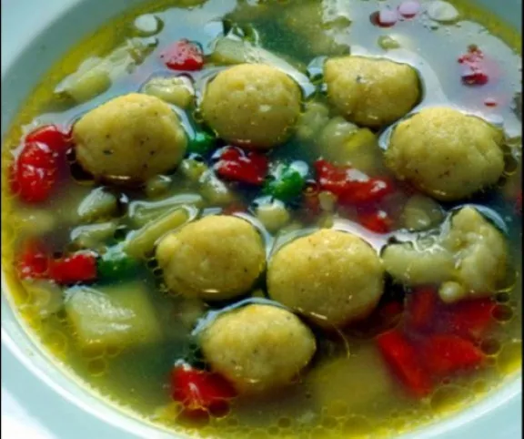 Vegyes zöldségleves grízgombóccal recept